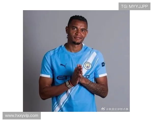 曼城定妆照集体搓手引热议：这是什么神秘仪式？(2)