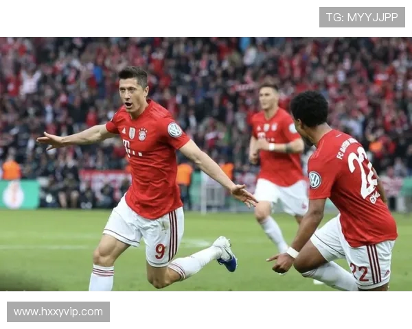 莱万双冠赛季薪资创生涯新高！税后净赚 1600 万欧元